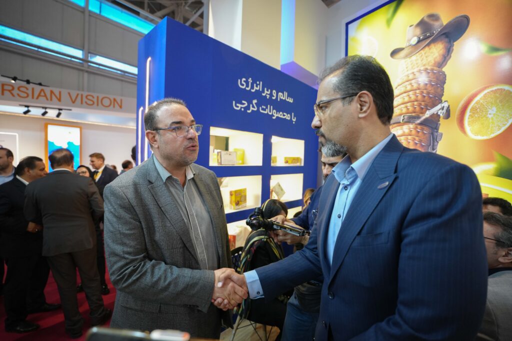 حضور دکتر ابراهیم شیخ معاون وزارت صنعت، معدن و تجارت در غرفه شرکت بیسکویت گرجی در بیست و چهارمین نمایشگاه بین المللی شیرینی و شکلات ایران